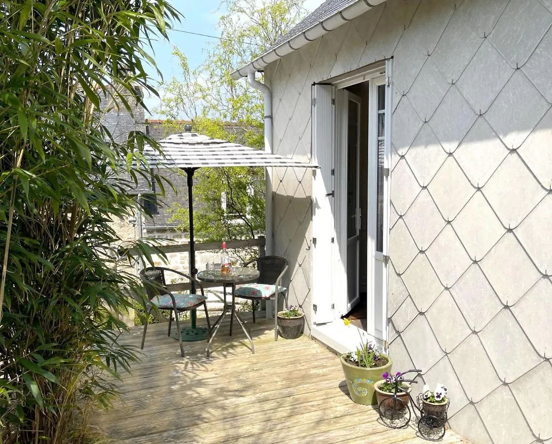 Holiday home Maison Collinee Rostrenen